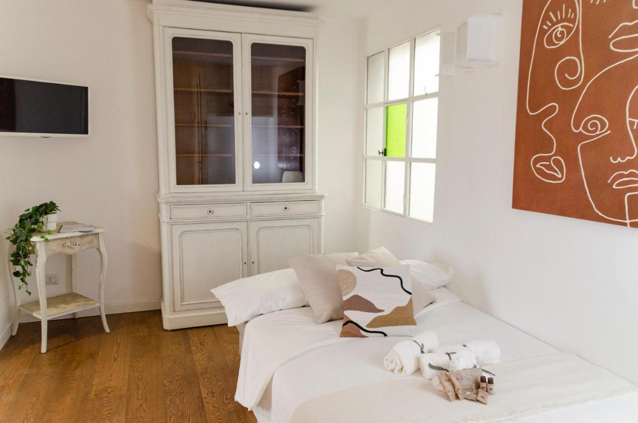 Apulialux Private 100Mq Rooftop Oasis W Jacuzzi Apartment Bari Bagian luar foto