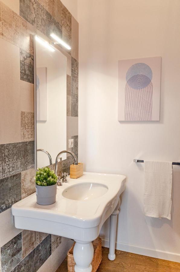 Apulialux Private 100Mq Rooftop Oasis W Jacuzzi Apartment Bari Bagian luar foto